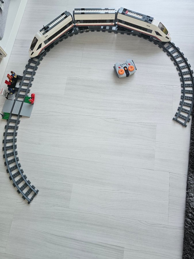 LEGO City 60051 Passagerartåg med fjärrkontroll