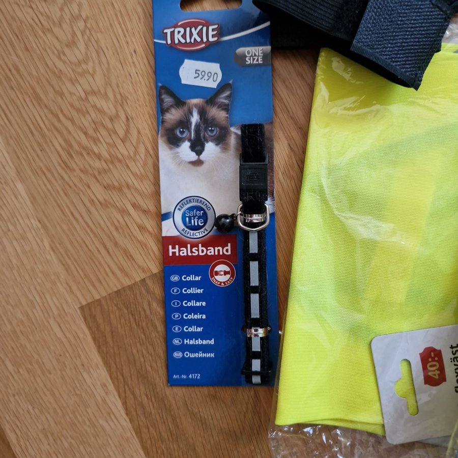 Kattillbehör paket t katt - halsband, reflexvästar pälsvårdshandskar Oanvänt!