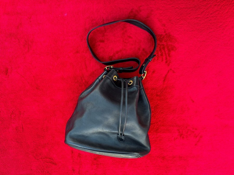 Almost NEW Gucci black bucket bag