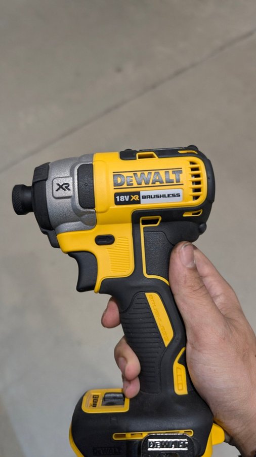 DEWALT 18V XR Brushless Impact Driver