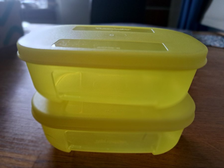 Tupperware två små burkar/ Rymmer 140 ml