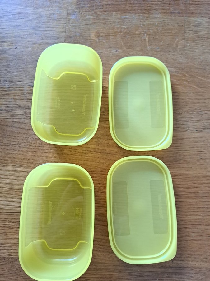 Tupperware två små burkar/ Rymmer 140 ml