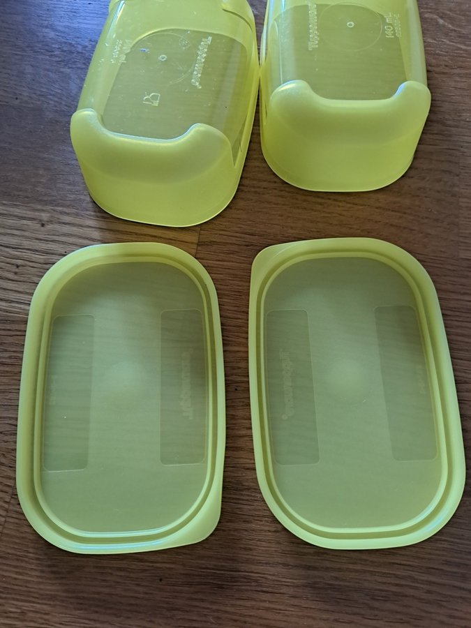 Tupperware två små burkar/ Rymmer 140 ml