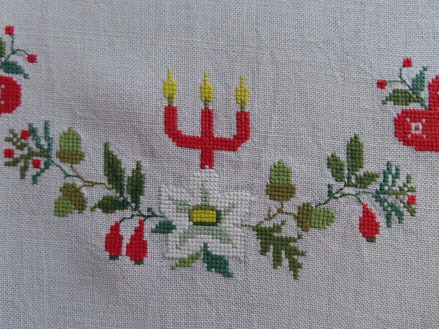 Stor Äldre Handbroderad Julduk Linneduk Hjärtan Julblommor Juleljus Retro