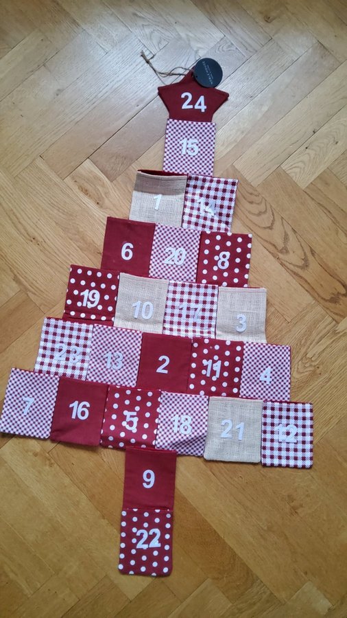 Ny adventskalender i textil med taggen kvar!