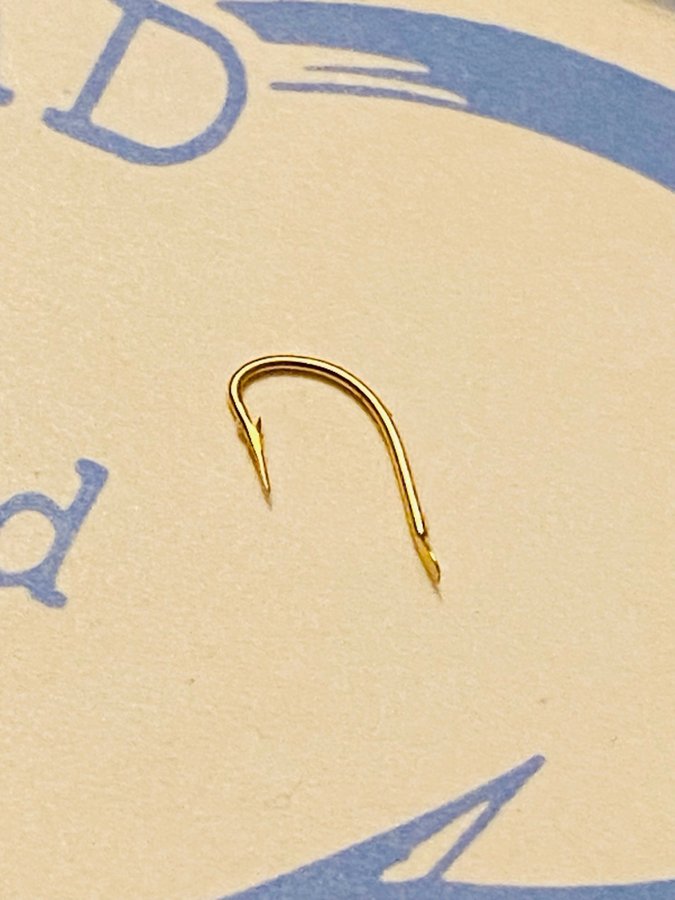 MUSTAD LIMERICK nr20 Qual 204 A 50st mini guldplaterade specialkrokar i ask !