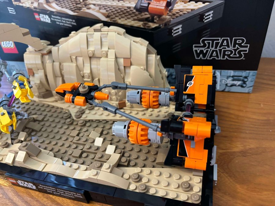 LEGO Star Wars 75338 Mos Espa Podrace