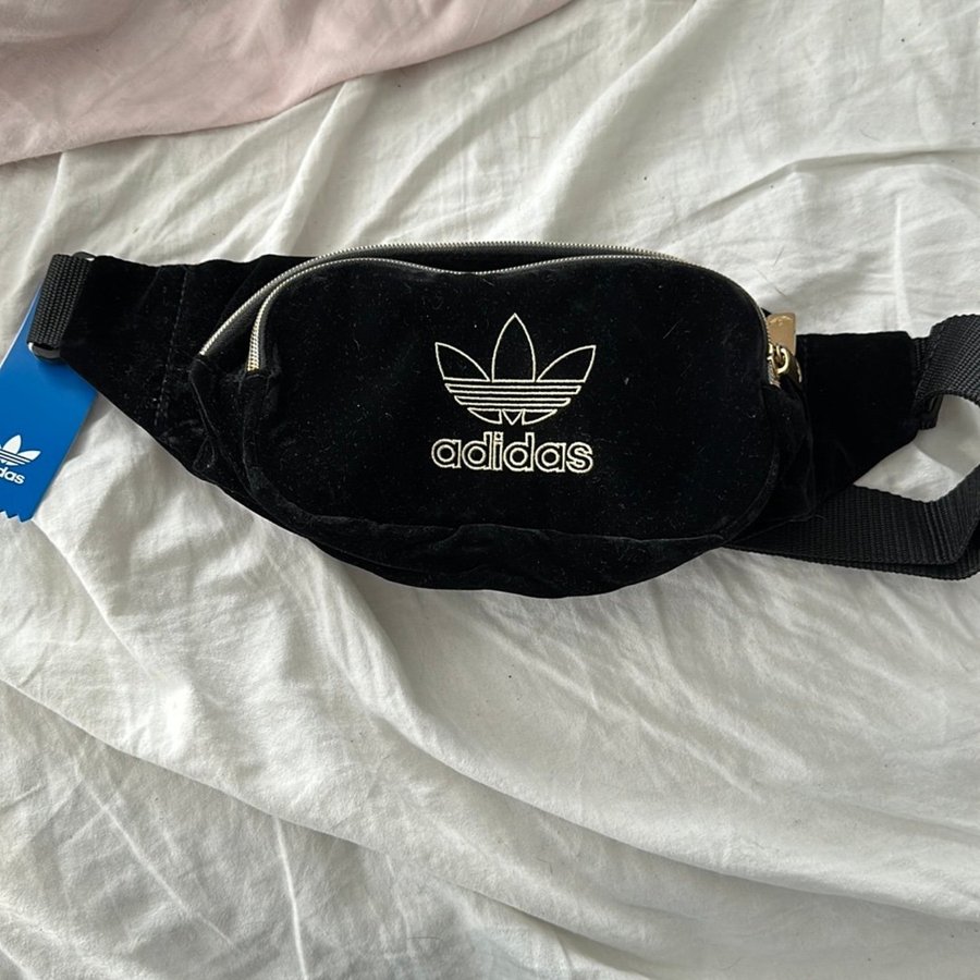 Adidas midje väska