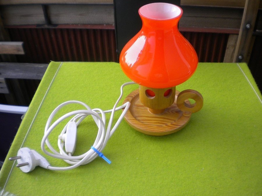 BORDSLAMPA MED ORANGE KUPA FOT I FURU 1960 - 70 - TAL Nr 2 AV 2