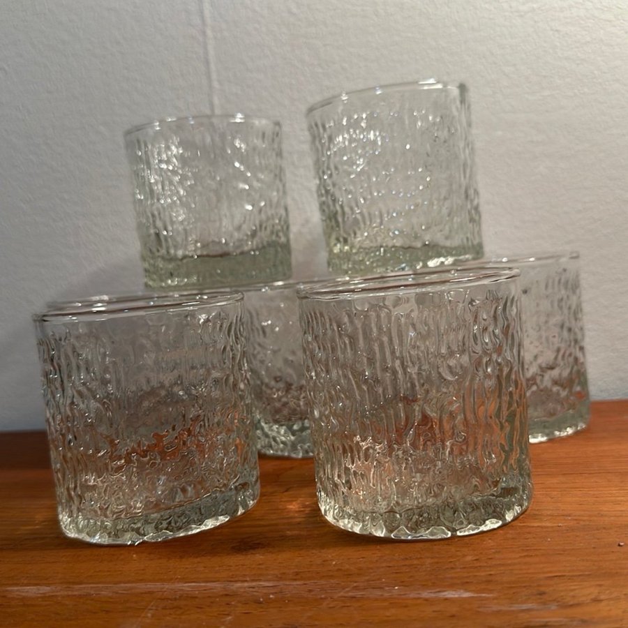 2 st små ölstop, snapsglas. Glas och trä. Höjd: 75 mm. Nya från presentbutik.