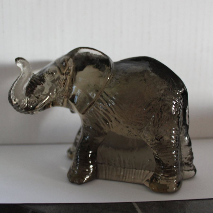 Elefant - svenskt glas - WWF-Paul Hoff-Kosta