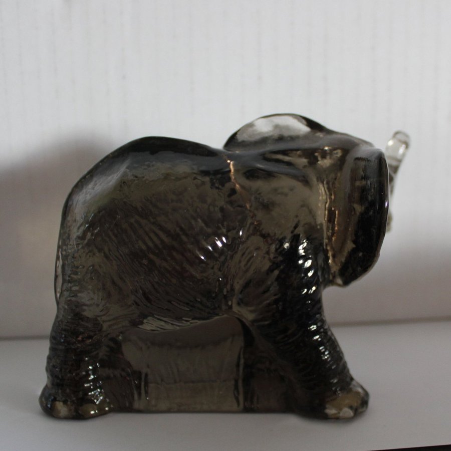 Elefant - svenskt glas - WWF-Paul Hoff-Kosta