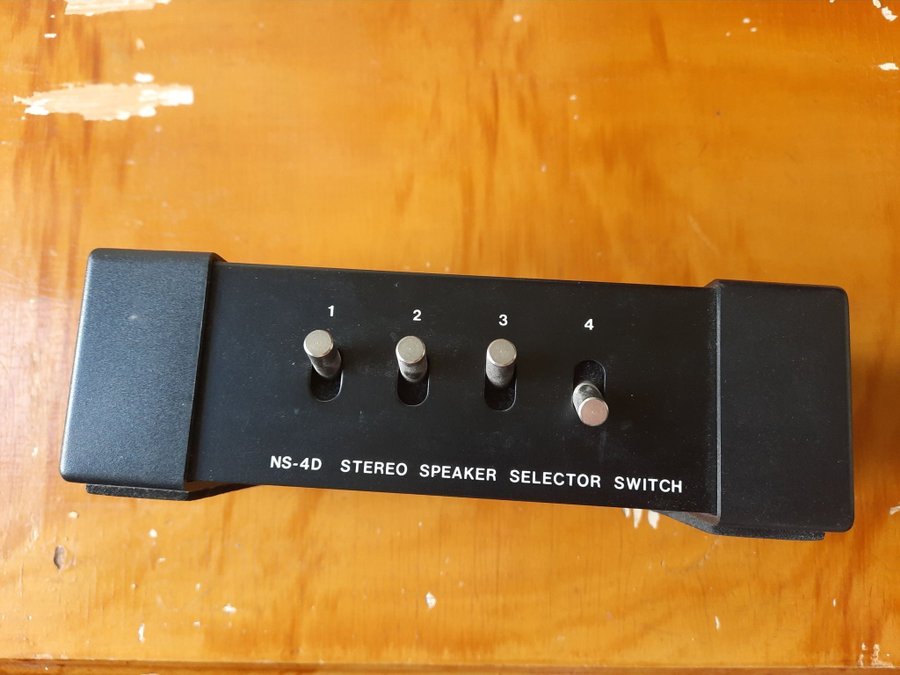 4-vägs högtalarswitch NS-4D stereo speaker selector switch