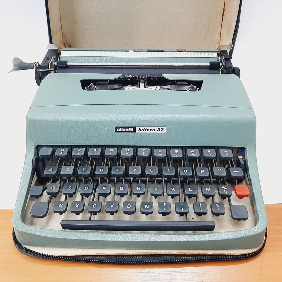 Olivetti Lettera 32 Vintage Typewriter, Manual Portable(7.4)