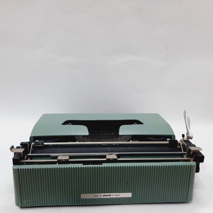 Olivetti Lettera 32 Vintage Typewriter, Manual Portable(7.4)