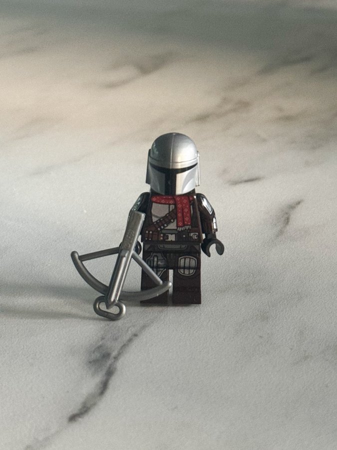 Lego Star Wars - The Mandalorian (Red Christmas scarf)