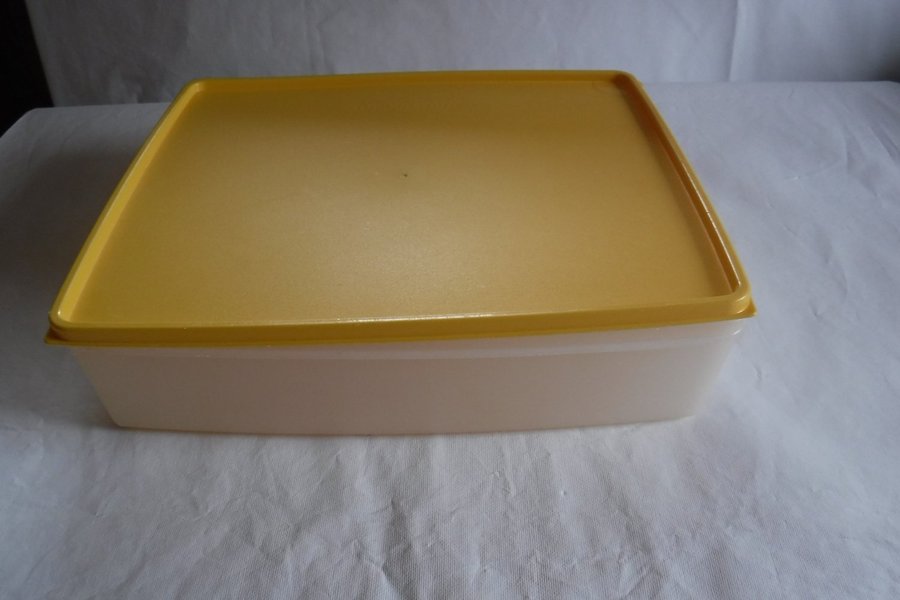 Tupperware burk med gult lock