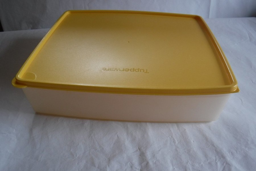 Tupperware burk med gult lock