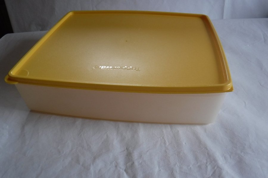 Tupperware burk med gult lock