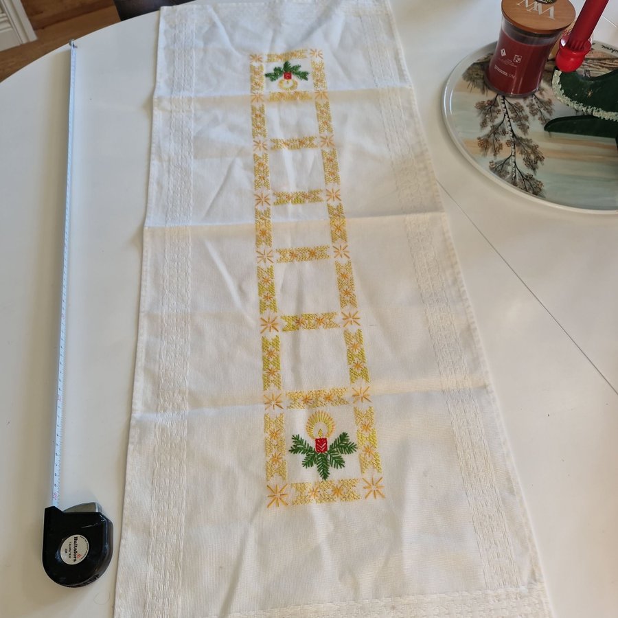 Julduk, advent med broderade motiv. Jobelan