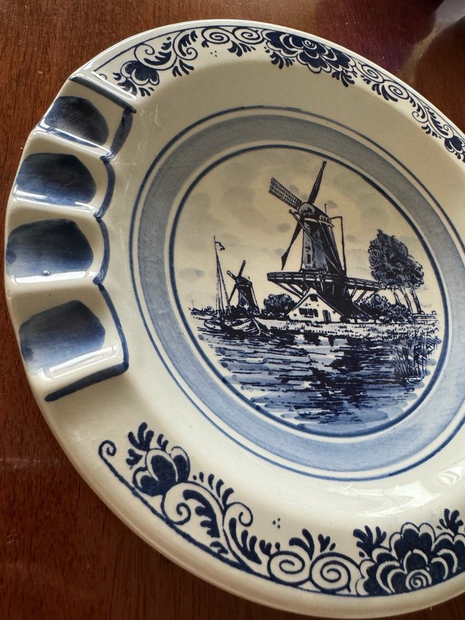 Delft Ciggarfat Askfat fat med väderkvarn retro keramik