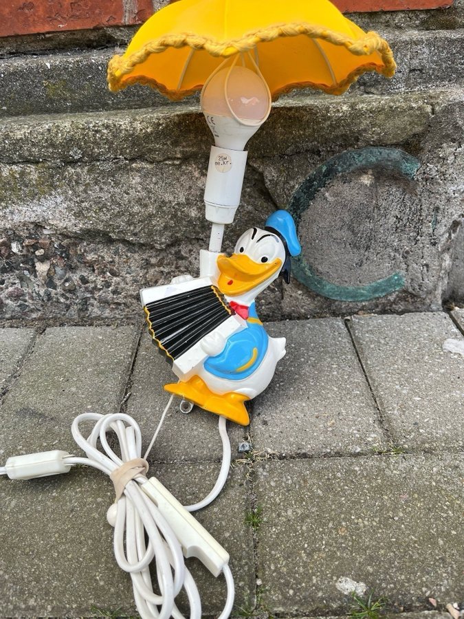 Donald Anka lampa med paraply 50 tal retro vägglampa retro speldosa Disney Dema