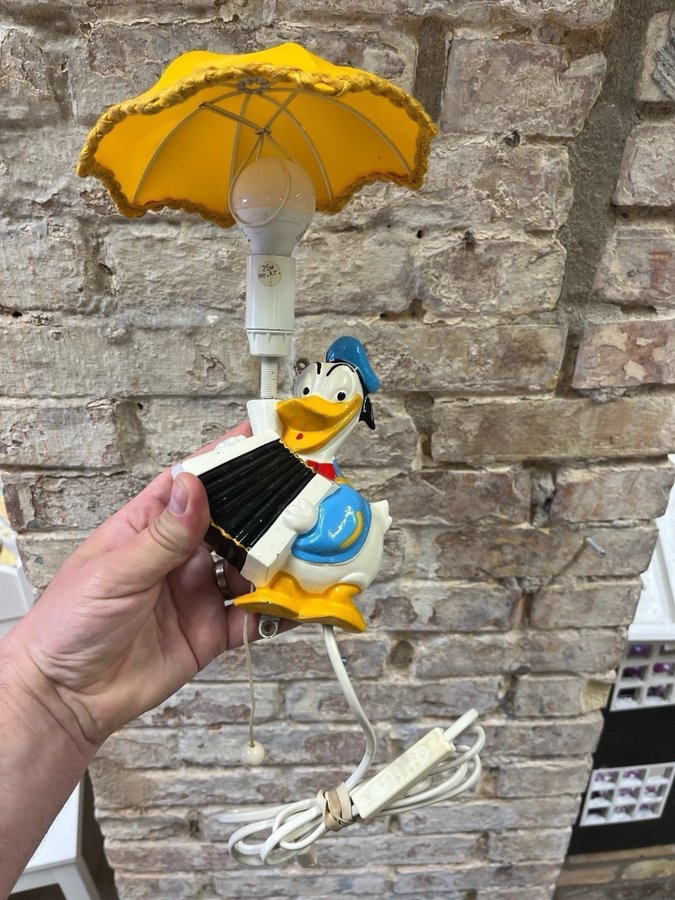 Donald Anka lampa med paraply 50 tal retro vägglampa retro speldosa Disney Dema