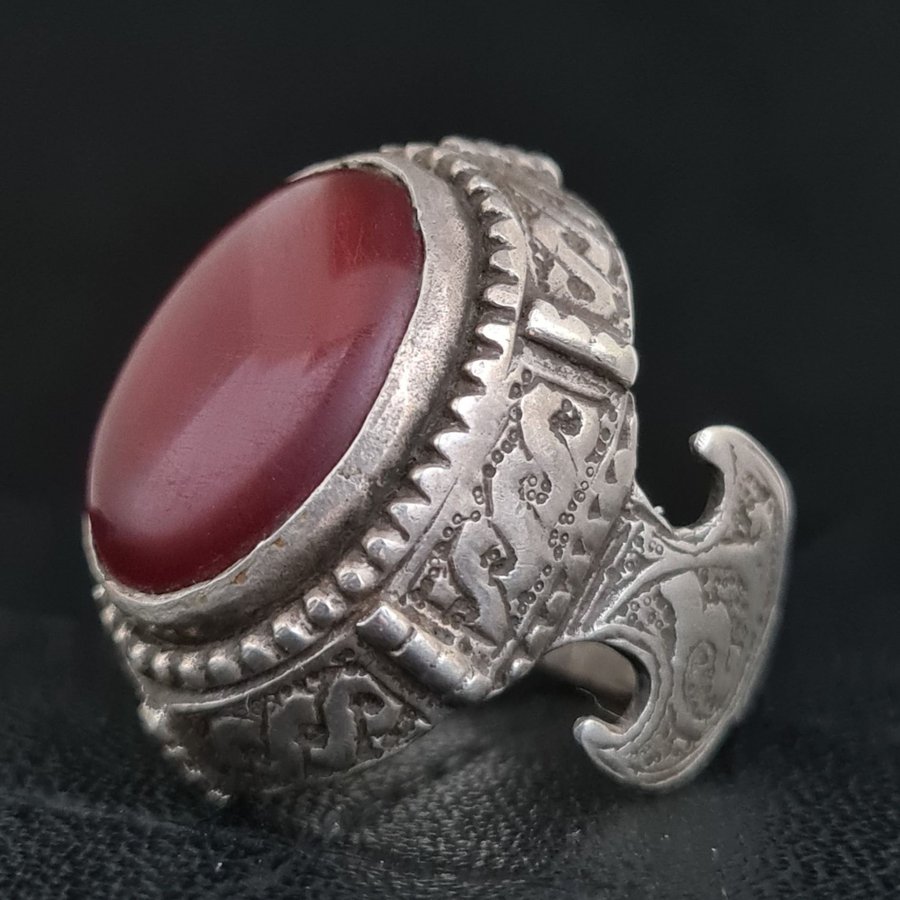 ANTIK HANDGJORD RING I ÄKTA SILVER MED NATURELL AGAT STEN, ART DECO