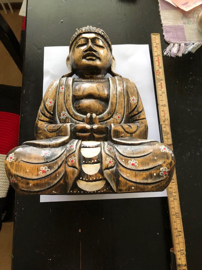 Buddha figur i trä 30 cm hög