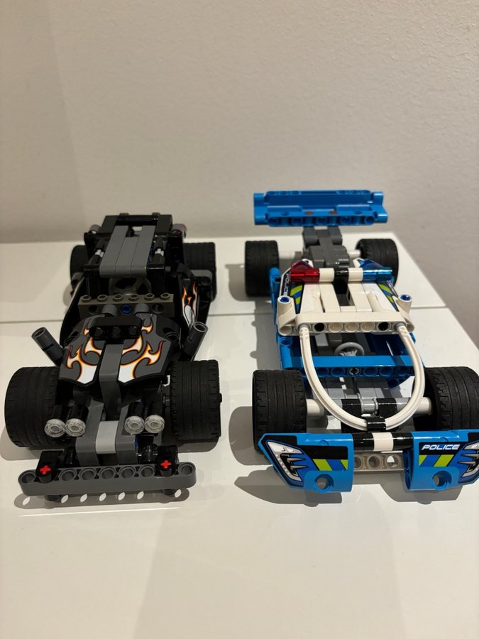 Lego Technic 42091 och 42046 - bilar 2 i 1 - Polis och tjuv hot rod