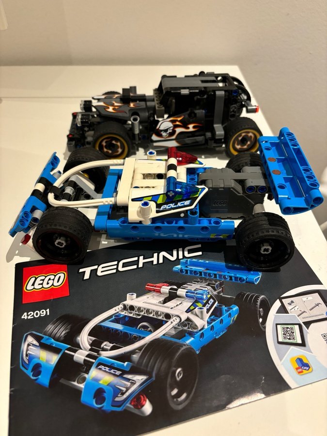 Lego Technic 42091 och 42046 - bilar 2 i 1 - Polis och tjuv hot rod