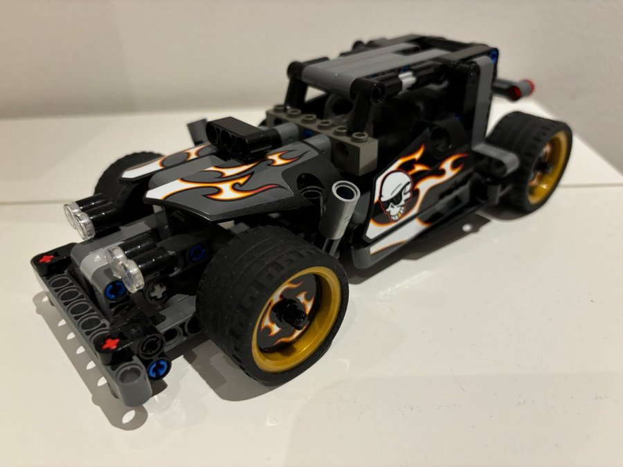 Lego Technic 42091 och 42046 - bilar 2 i 1 - Polis och tjuv hot rod