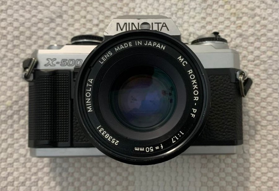 Minolta X-500 med 50mm objektiv