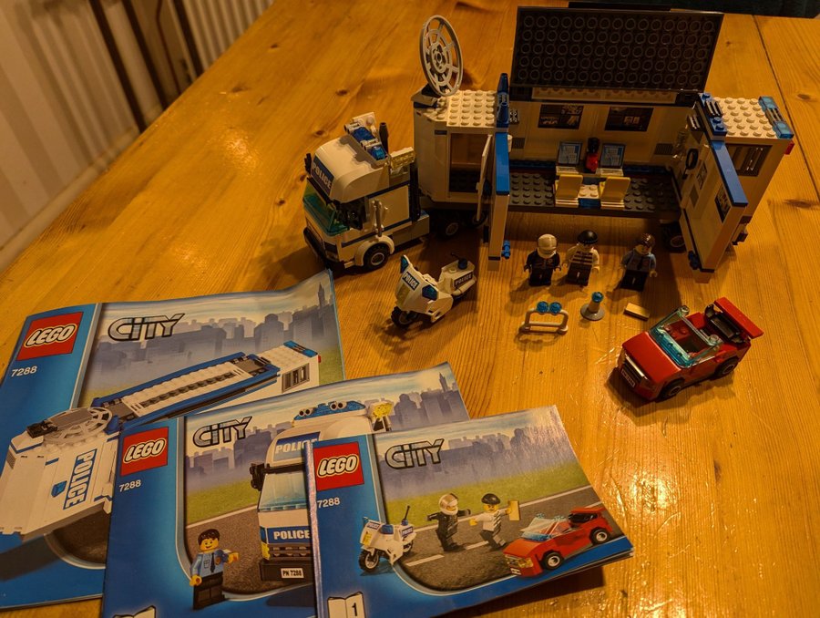 Lego City 7288 Polislastbil med Station