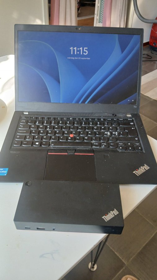 Lenovo ThinkPad T14 gen 2 + Thinkpad universal dockningsstation