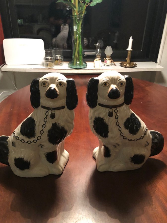 2 stk store fine Staffordshire hunde