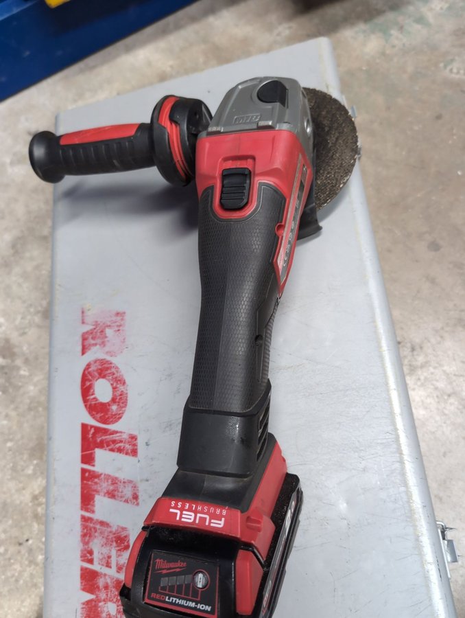 Milwaukee M18 FUEL Vinkelslip 125mm