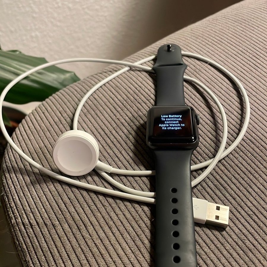 Apple Watch Series 3 38mm Sort