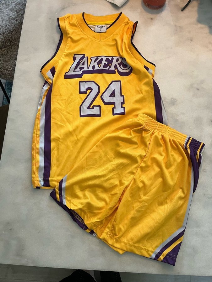 Basketlinne set shorts Lakers Kobe Bryant strl 8 år oanvänt!