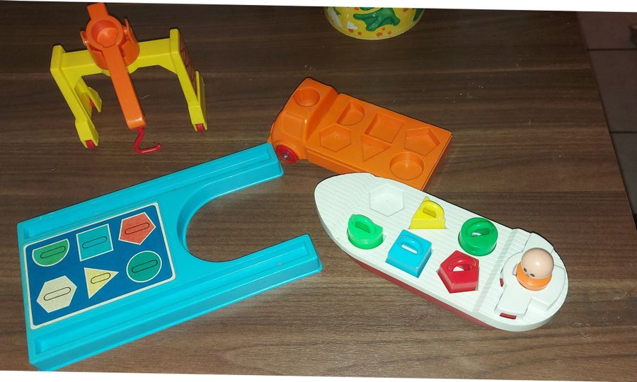 Fisher Price Leksaksbåt med kran och lastbil