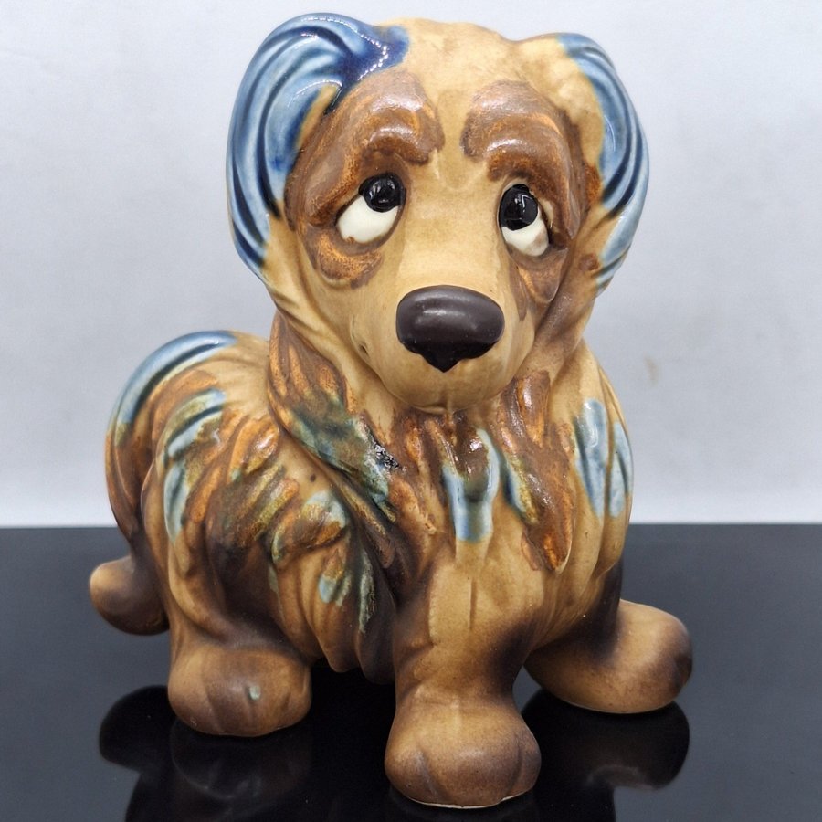 Keramisk hundfigur "sadeyes"