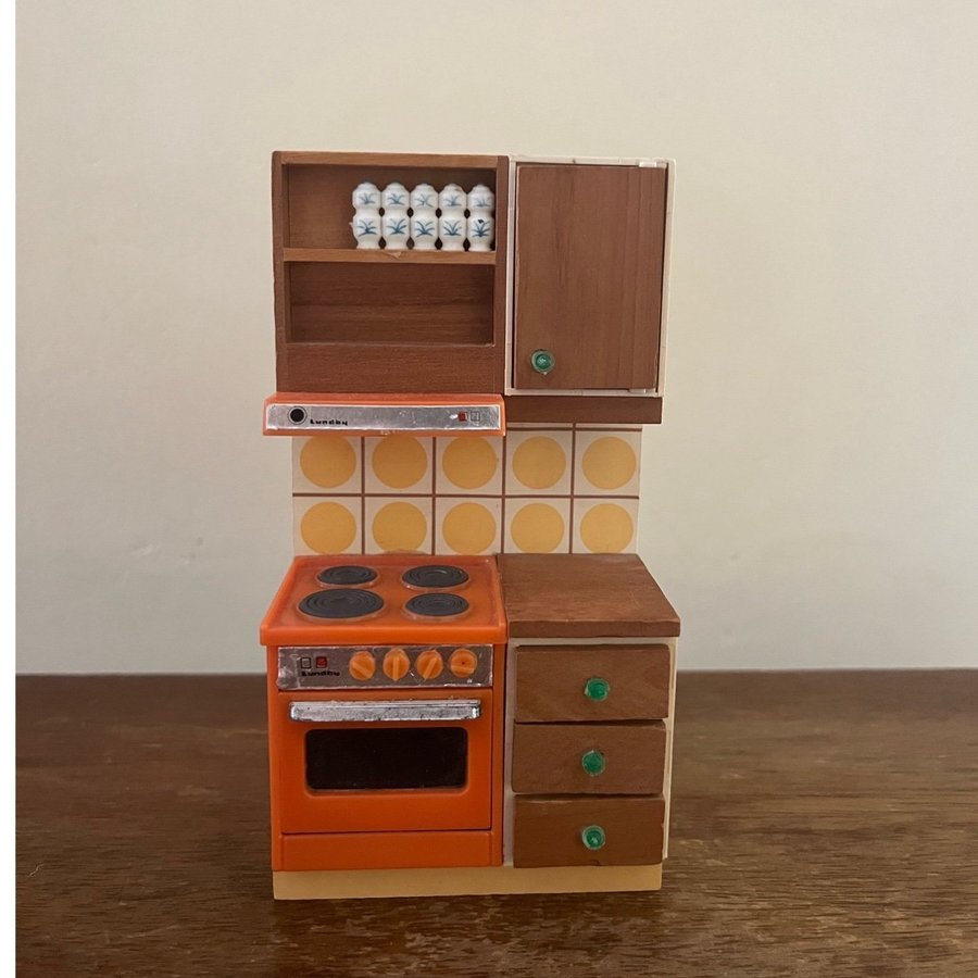 Lundby äldre kök med kylskåp dockskåp dockhus 70-tal retro