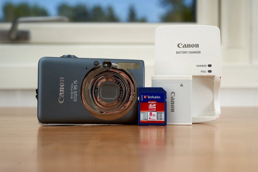 Canon IXUS 95 IS Compact Digital Camera