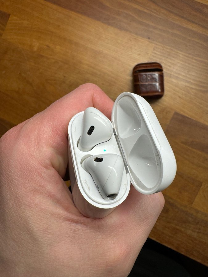 Apple AirPods 2