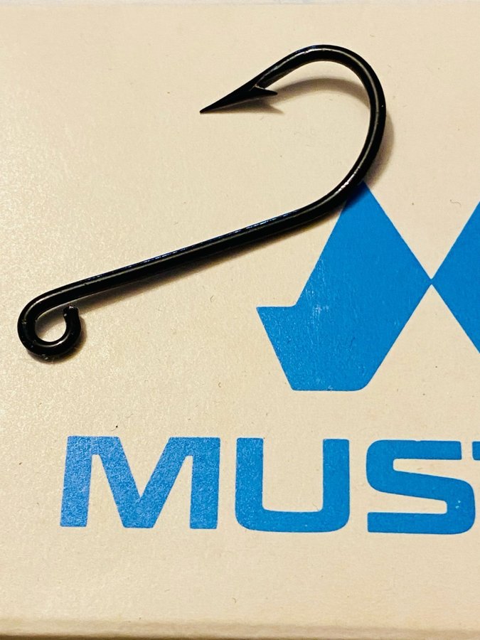 MUSTAD nr2/0.8400. Superior! Svarta special vridna kvalitetskrokar. Samfrakt 7d