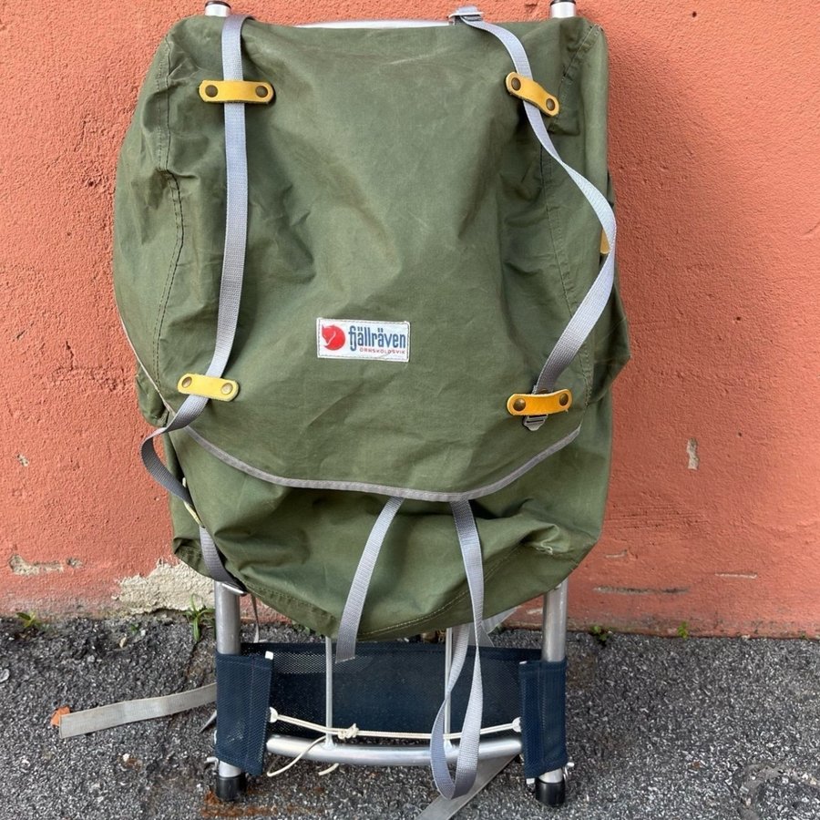 Fjällräven stor retro ryggsäck med ram perfekt för vandring och camping