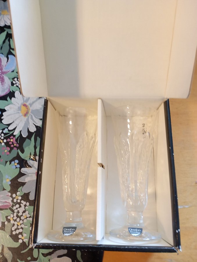 FRI FRAKT Orrefors Eden Glas set med 2 fina höga snaps/sherry/likör glas blomma