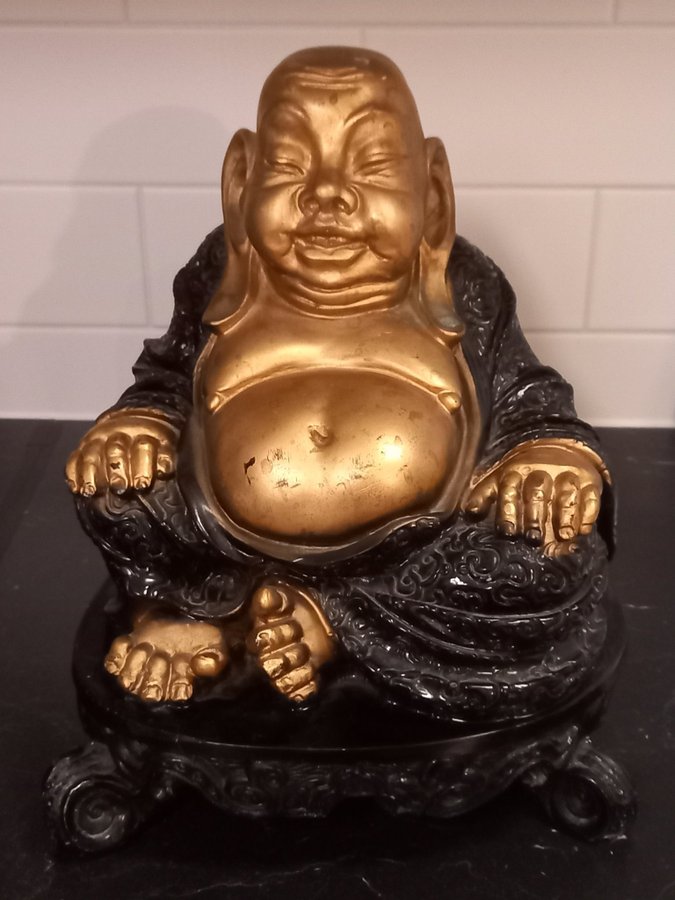 Buddha Staty I trä, svart och guld färg