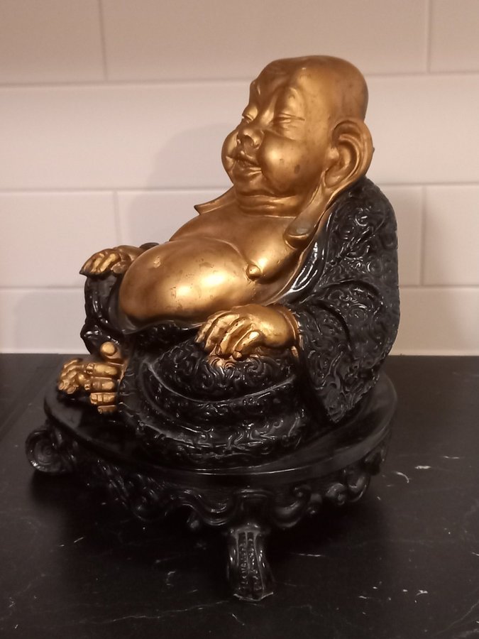 Buddha Staty I trä, svart och guld färg