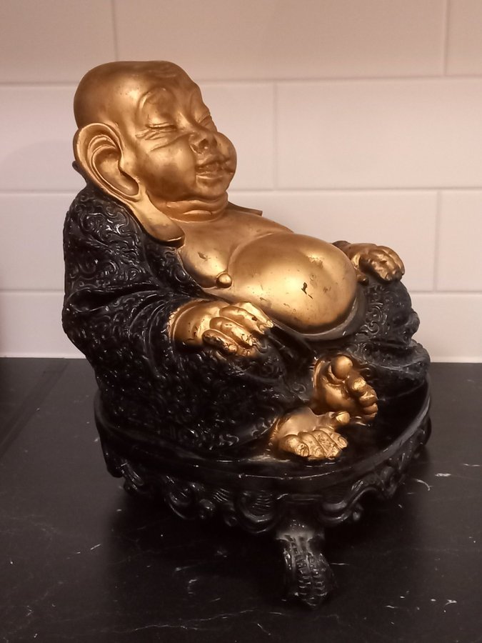 Buddha Staty I trä, svart och guld färg